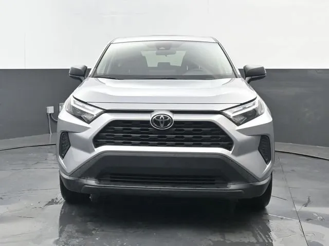 2023 Toyota RAV4 LE thumbnail 5