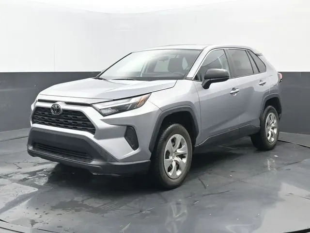 2023 Toyota RAV4 LE thumbnail 8