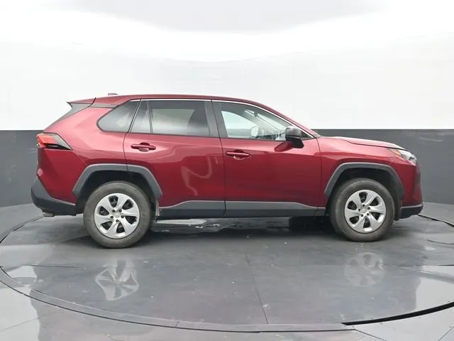 2023 Toyota RAV4 LE thumbnail 2