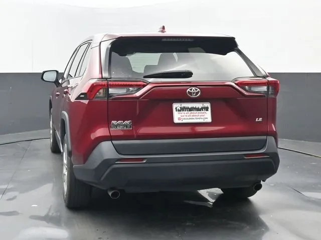 2023 Toyota RAV4 LE thumbnail 4
