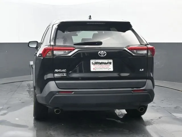 2023 Toyota RAV4 LE thumbnail 4
