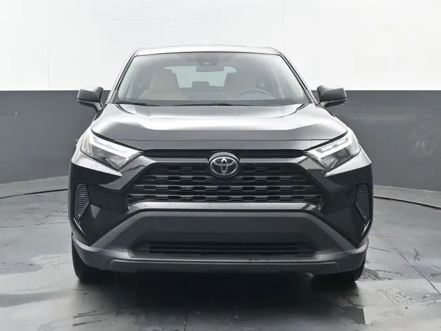 2023 Toyota RAV4 LE thumbnail 5