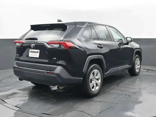2023 Toyota RAV4 LE thumbnail 6