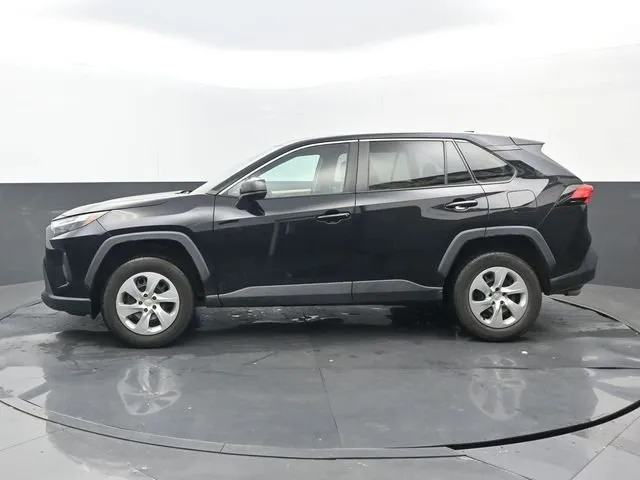 2023 Toyota RAV4 LE thumbnail 7
