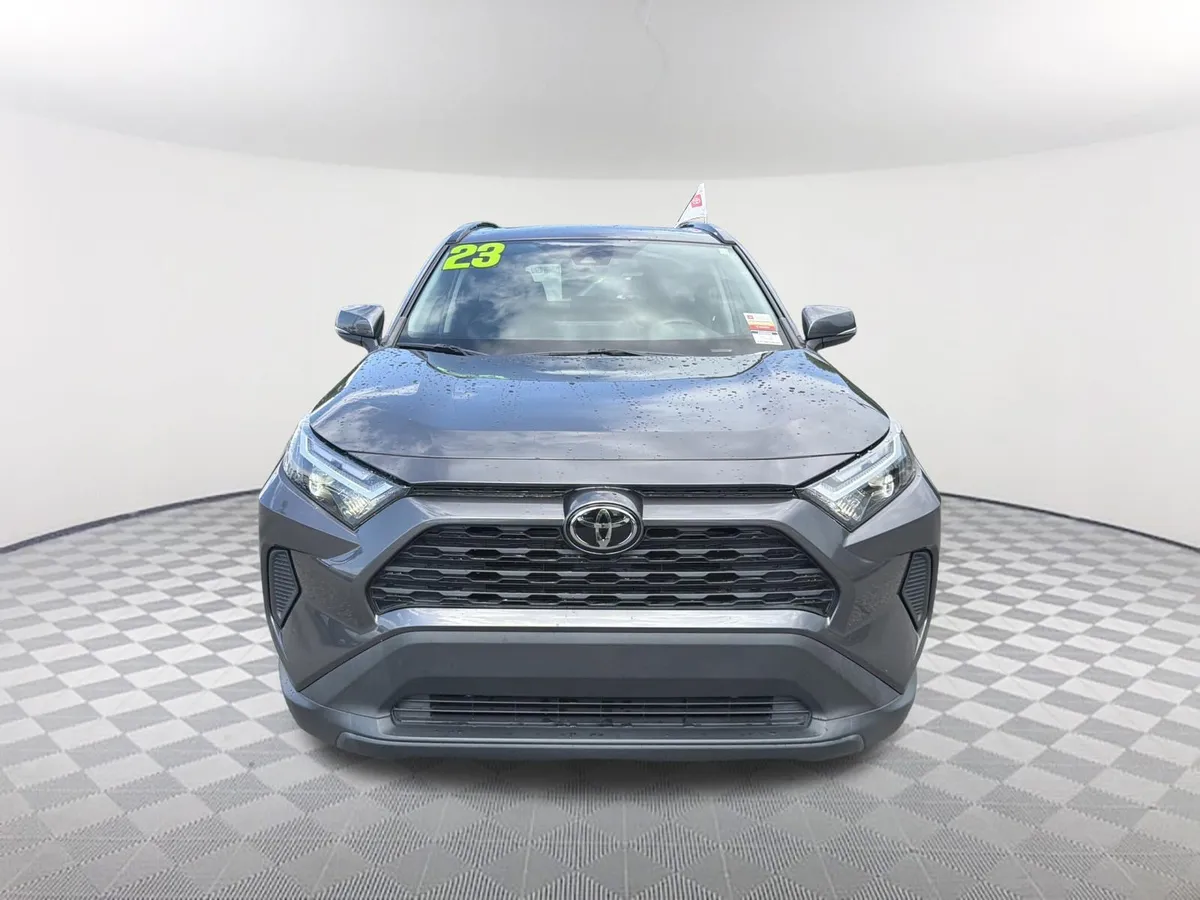 2023 Toyota RAV4 XLE thumbnail 2
