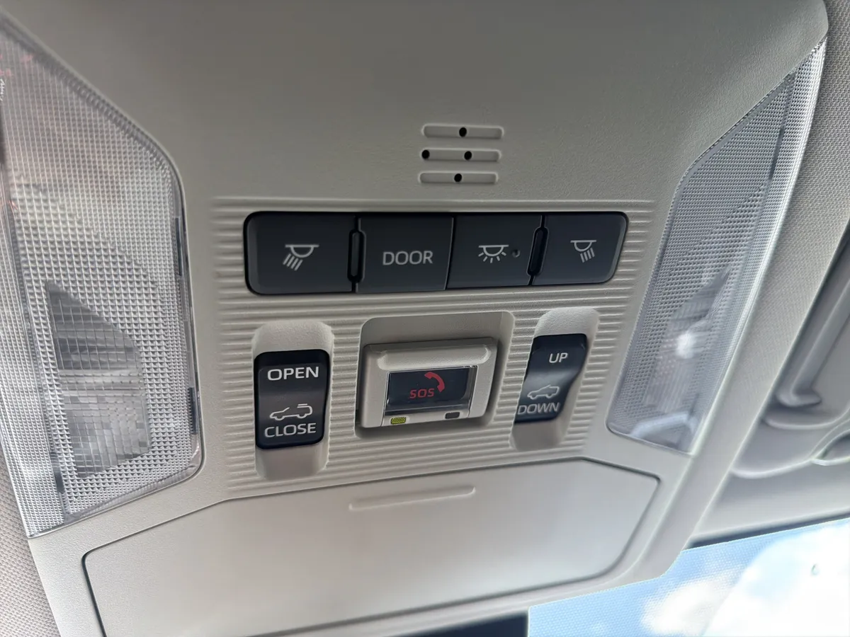 2023 Toyota RAV4 XLE thumbnail 7