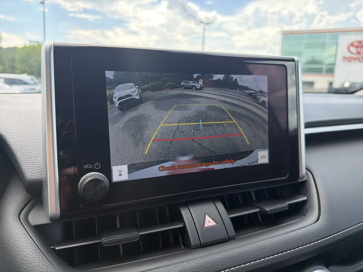 2023 Toyota RAV4 XLE thumbnail 9