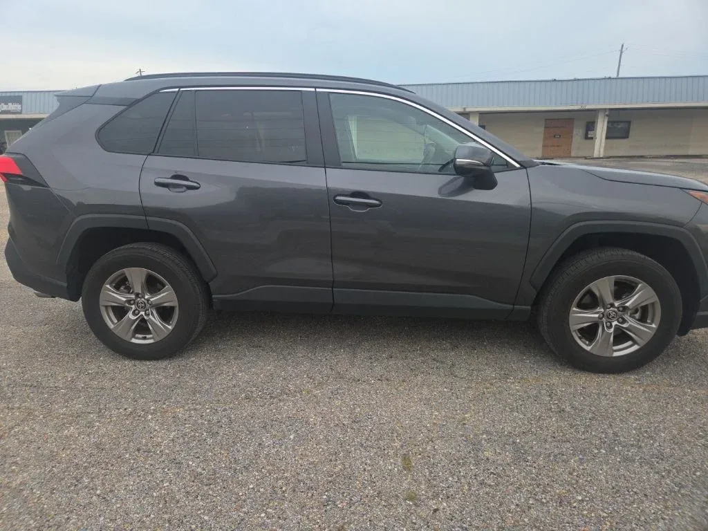 2023 Toyota RAV4 XLE thumbnail 11