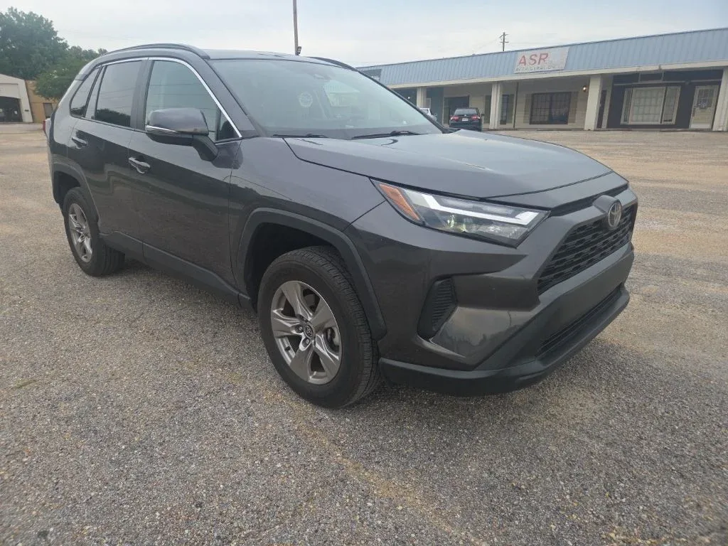 2023 Toyota RAV4 XLE thumbnail 15