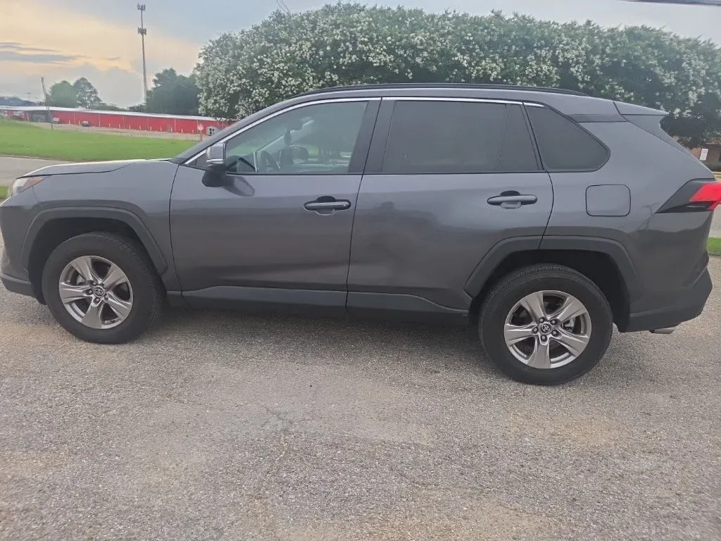 2023 Toyota RAV4 XLE thumbnail 7
