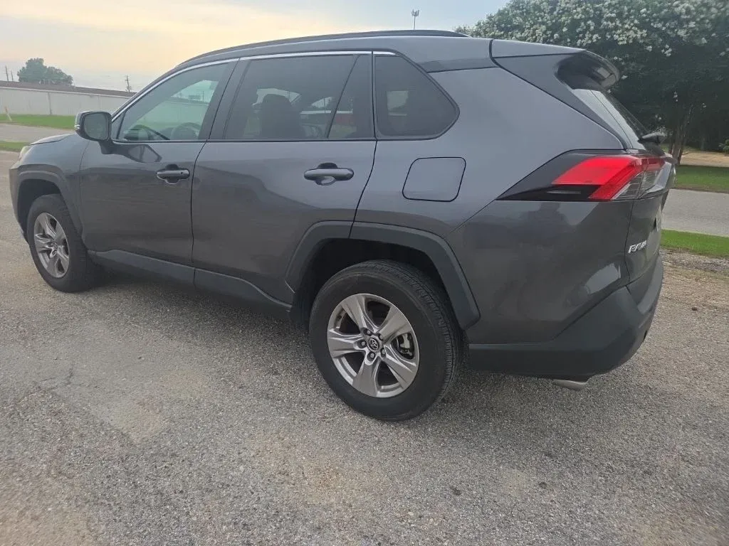 2023 Toyota RAV4 XLE thumbnail 9