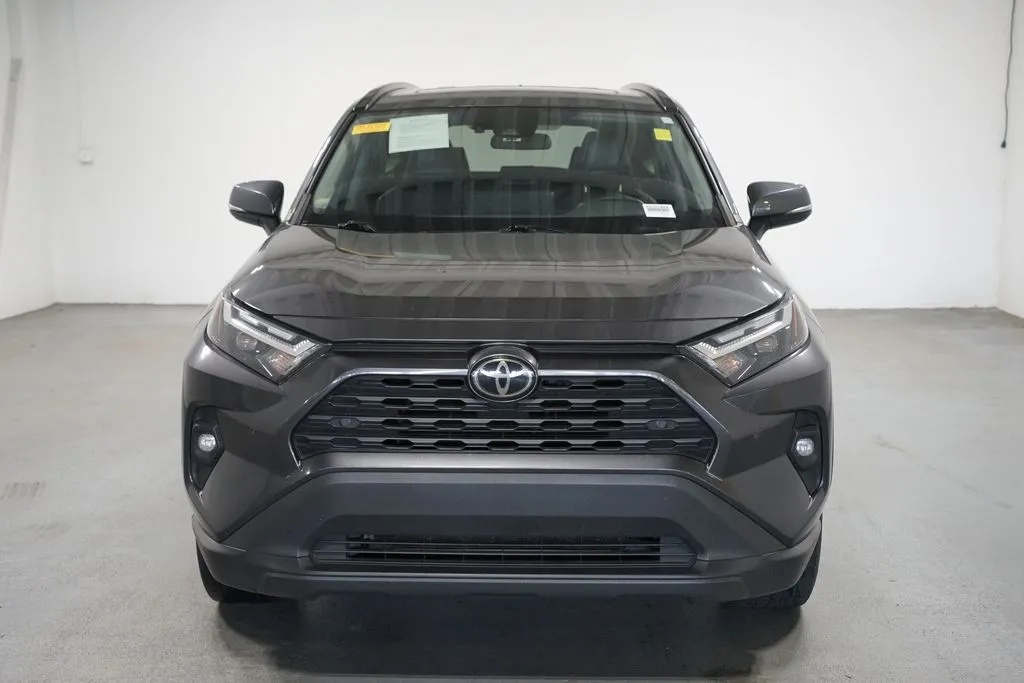 2023 Toyota RAV4 XLE Premium thumbnail 2
