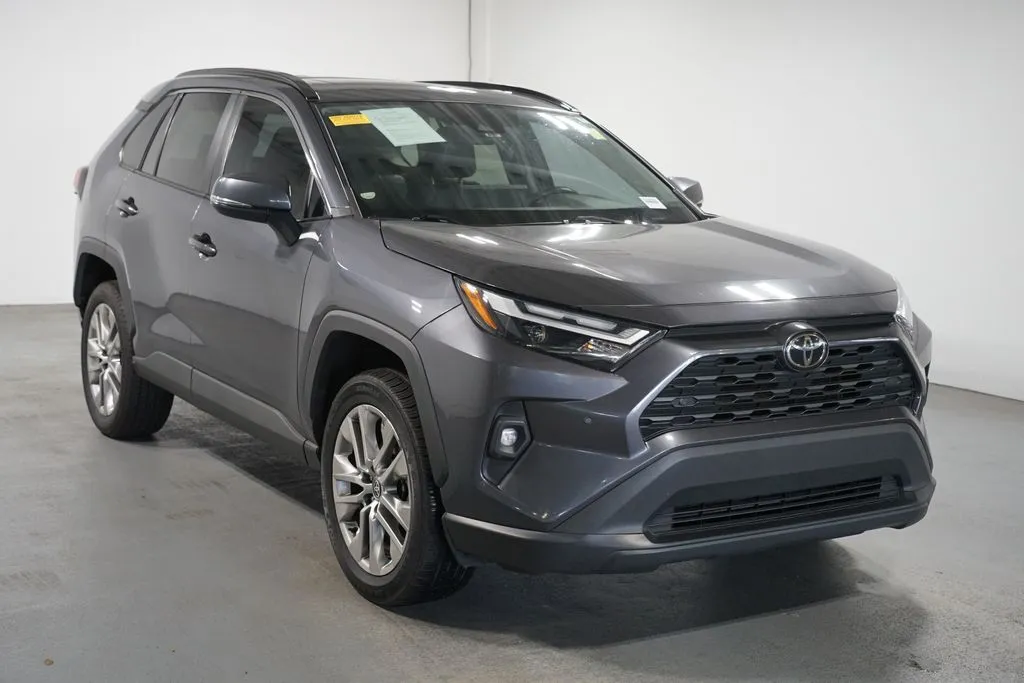 2023 Toyota RAV4 XLE Premium thumbnail 3