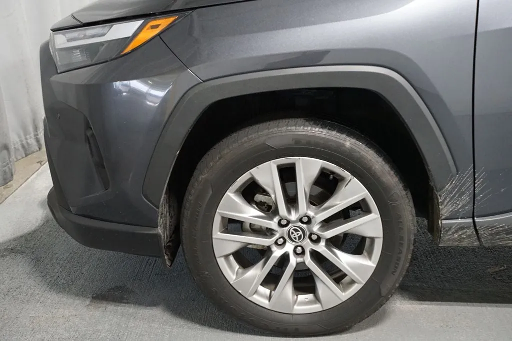 2023 Toyota RAV4 XLE Premium thumbnail 5