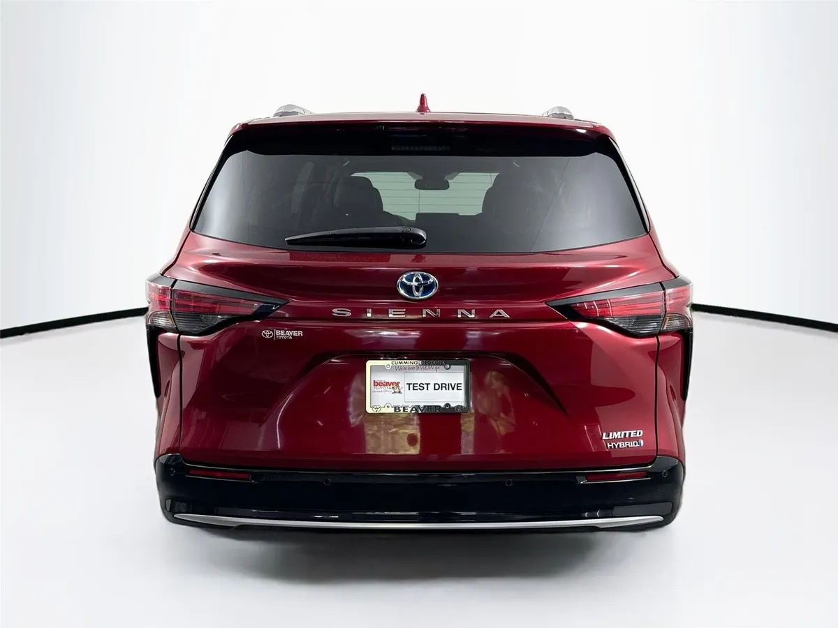 2023 Toyota Sienna Limited 7-Passenger thumbnail 12