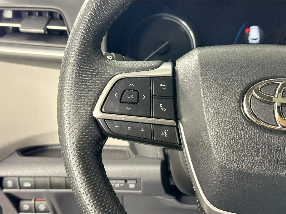 2023 Toyota Sienna Limited 7-Passenger thumbnail 18