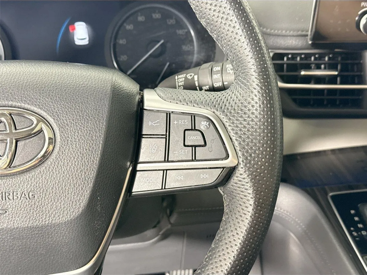 2023 Toyota Sienna Limited 7-Passenger thumbnail 20