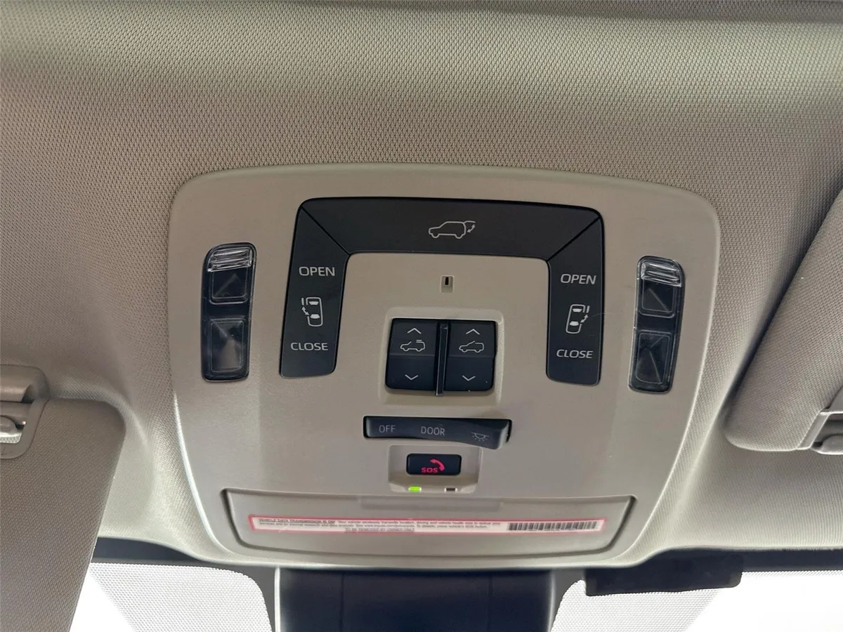 2023 Toyota Sienna Limited 7-Passenger thumbnail 24