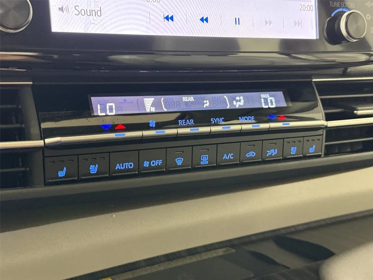 2023 Toyota Sienna Limited 7-Passenger thumbnail 27