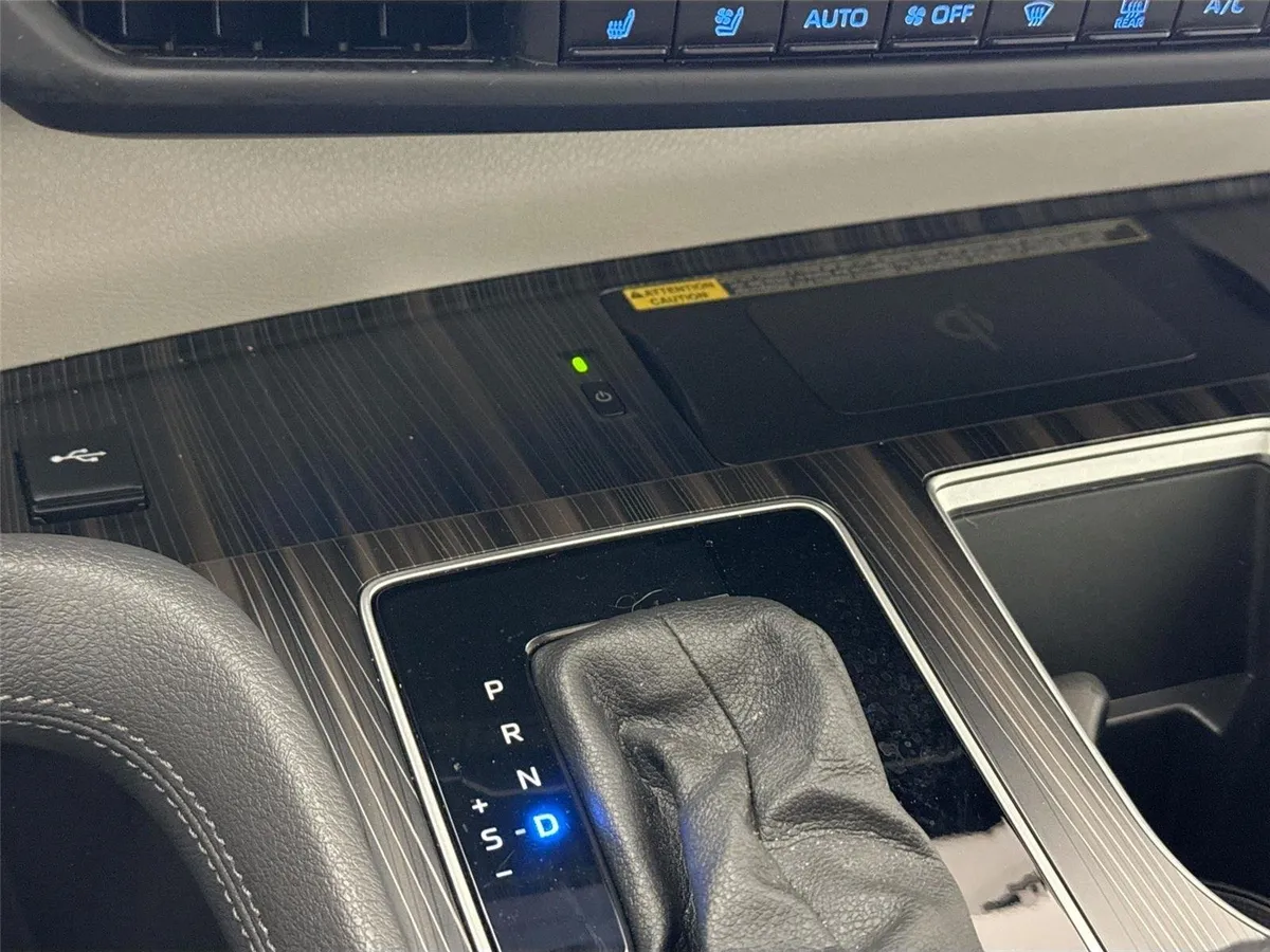 2023 Toyota Sienna Limited 7-Passenger thumbnail 29