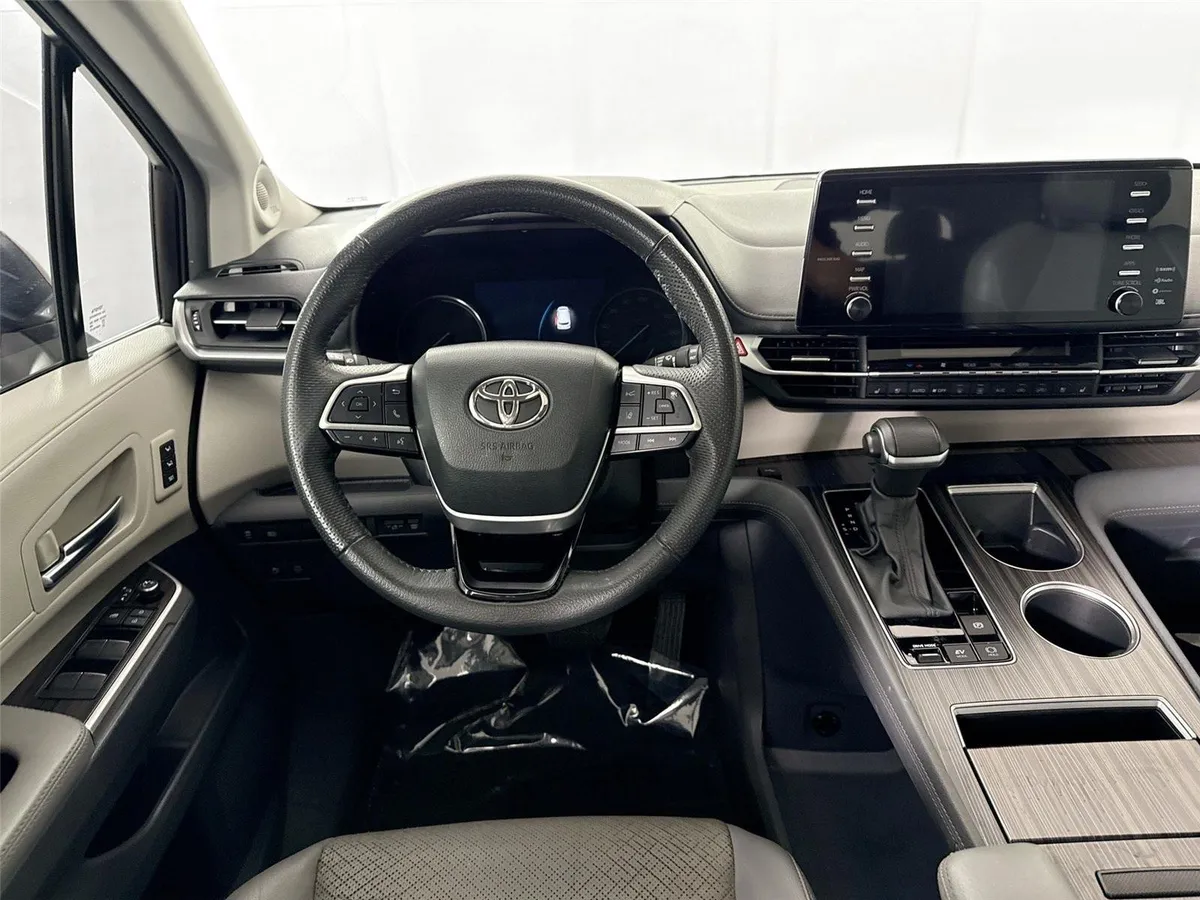 2023 Toyota Sienna Limited 7-Passenger thumbnail 36