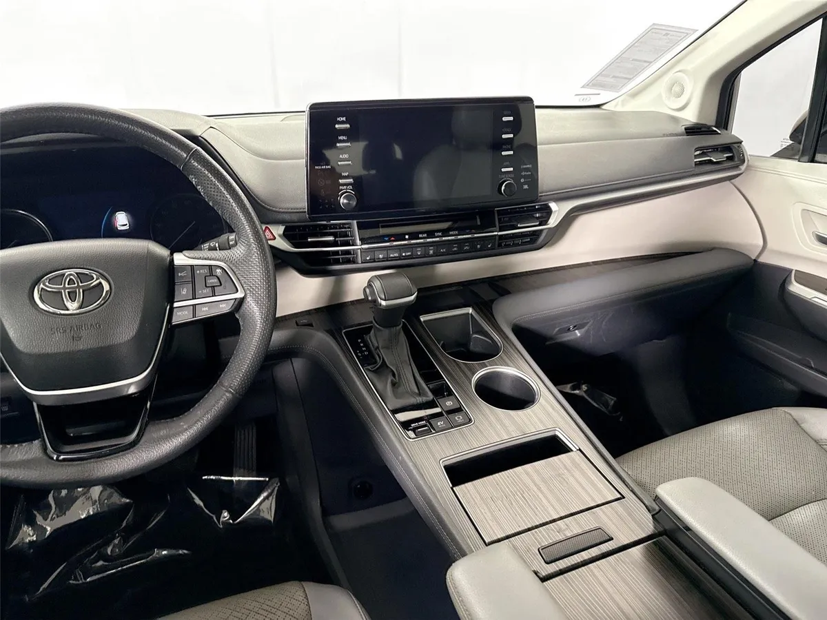 2023 Toyota Sienna Limited 7-Passenger thumbnail 37