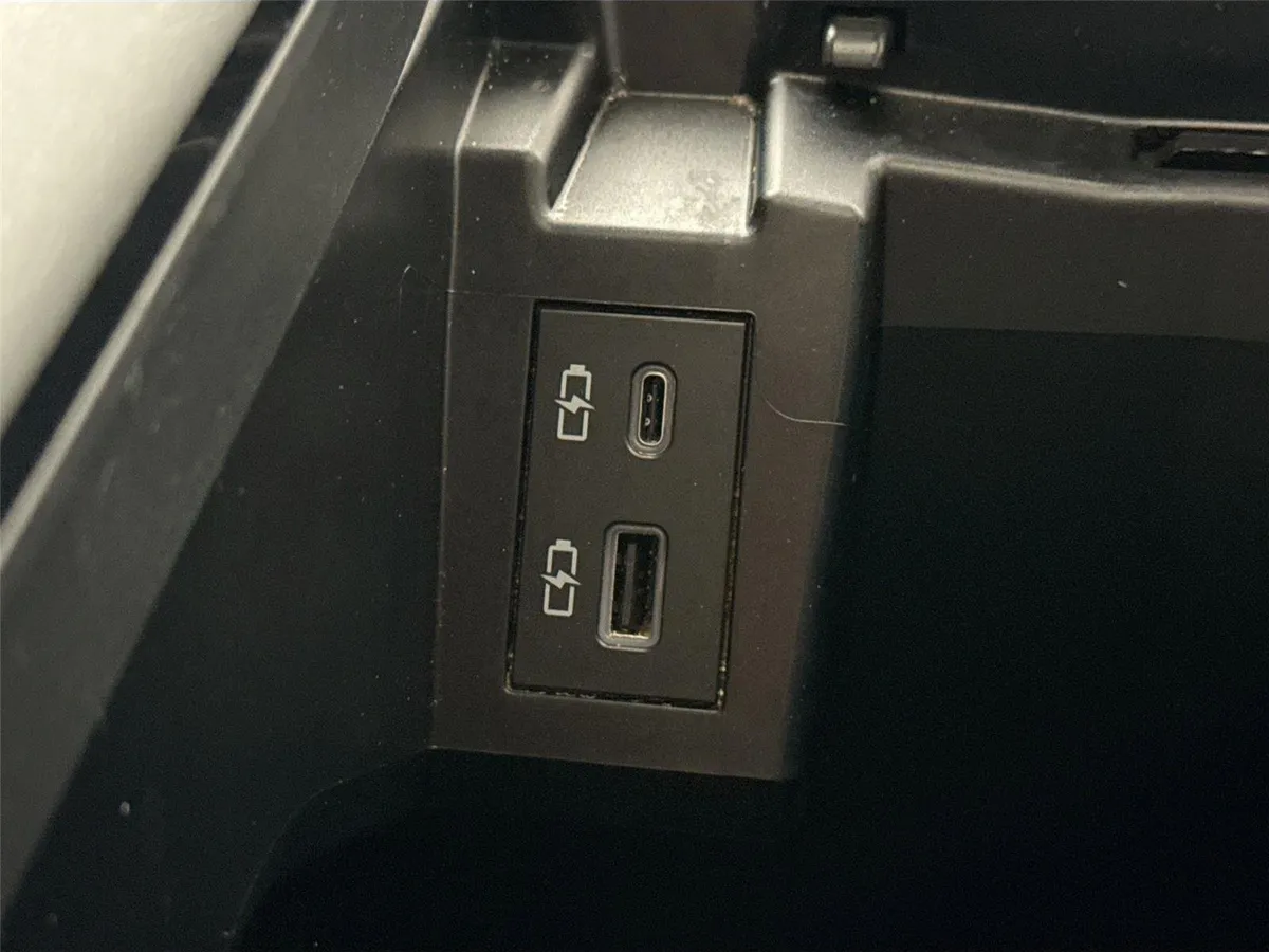 2023 Toyota Sienna Limited 7-Passenger thumbnail 39