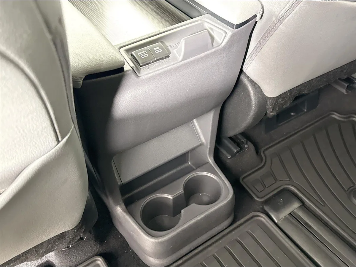 2023 Toyota Sienna Limited 7-Passenger thumbnail 40
