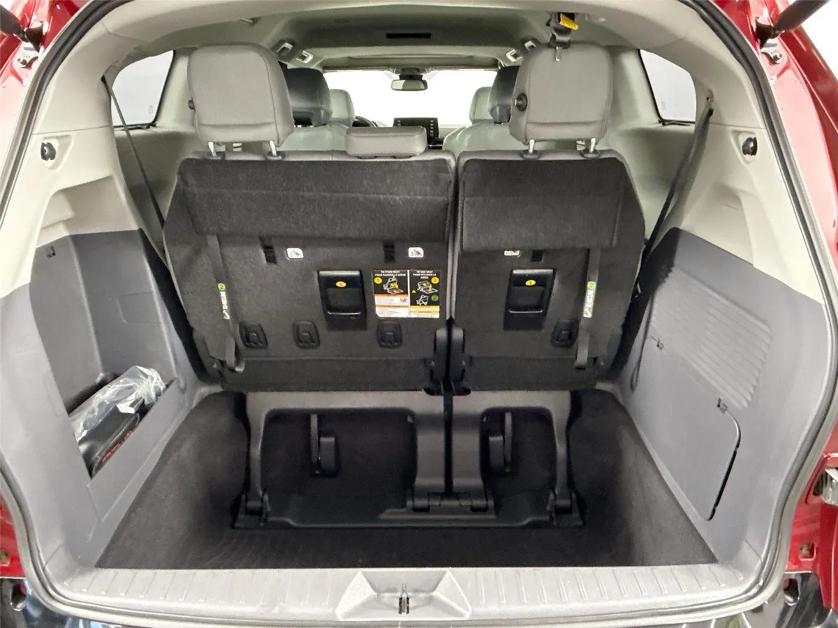 2023 Toyota Sienna Limited 7-Passenger thumbnail 42