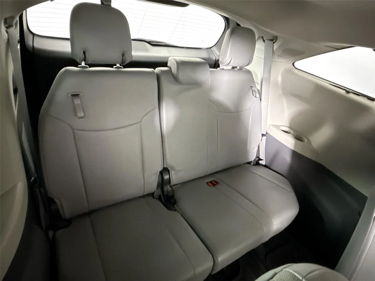 2023 Toyota Sienna Limited 7-Passenger thumbnail 44
