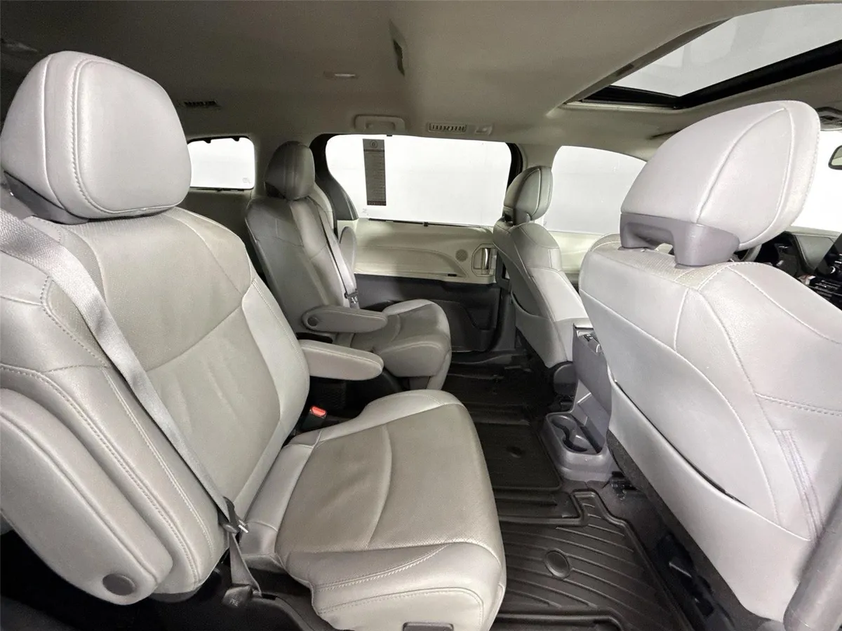 2023 Toyota Sienna Limited 7-Passenger thumbnail 45