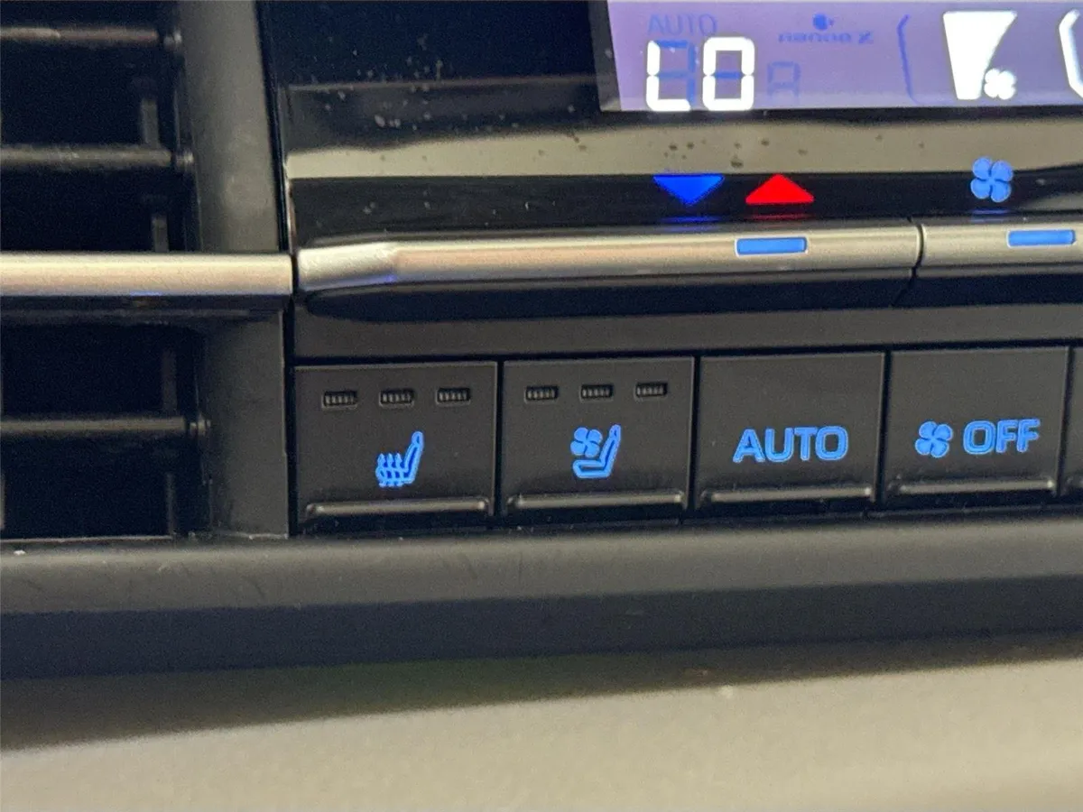 2023 Toyota Sienna Limited 7-Passenger thumbnail 8
