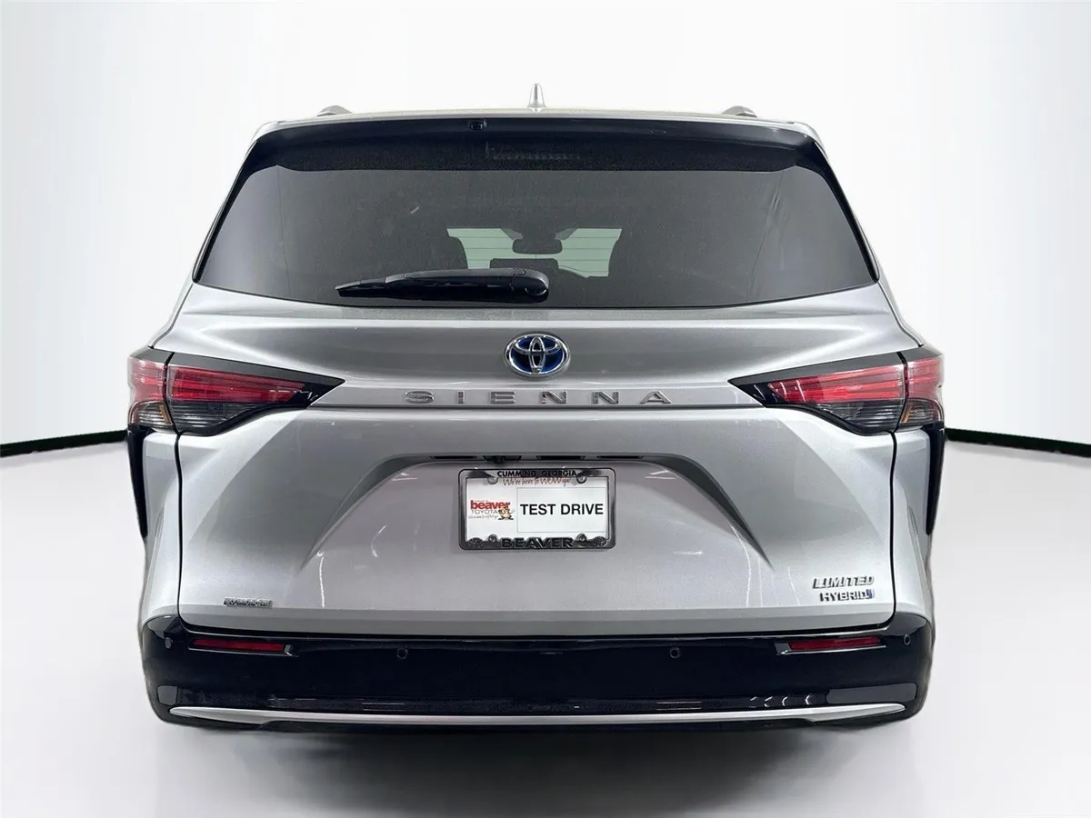 2023 Toyota Sienna Limited thumbnail 12