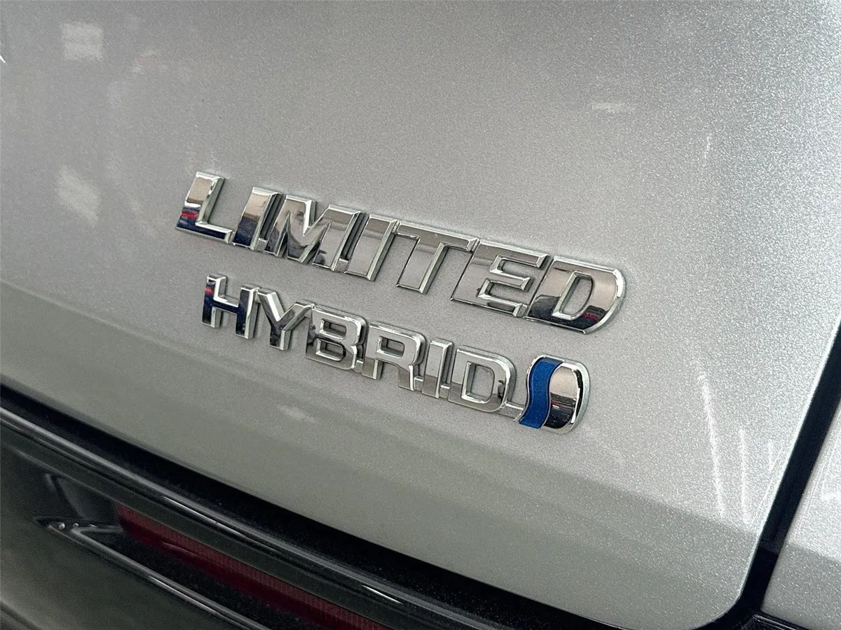 2023 Toyota Sienna Limited thumbnail 15