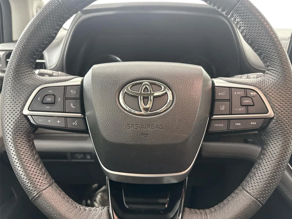 2023 Toyota Sienna Limited thumbnail 17