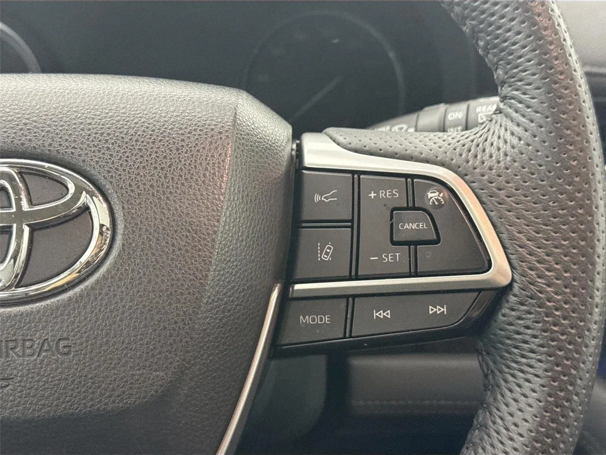 2023 Toyota Sienna Limited thumbnail 20