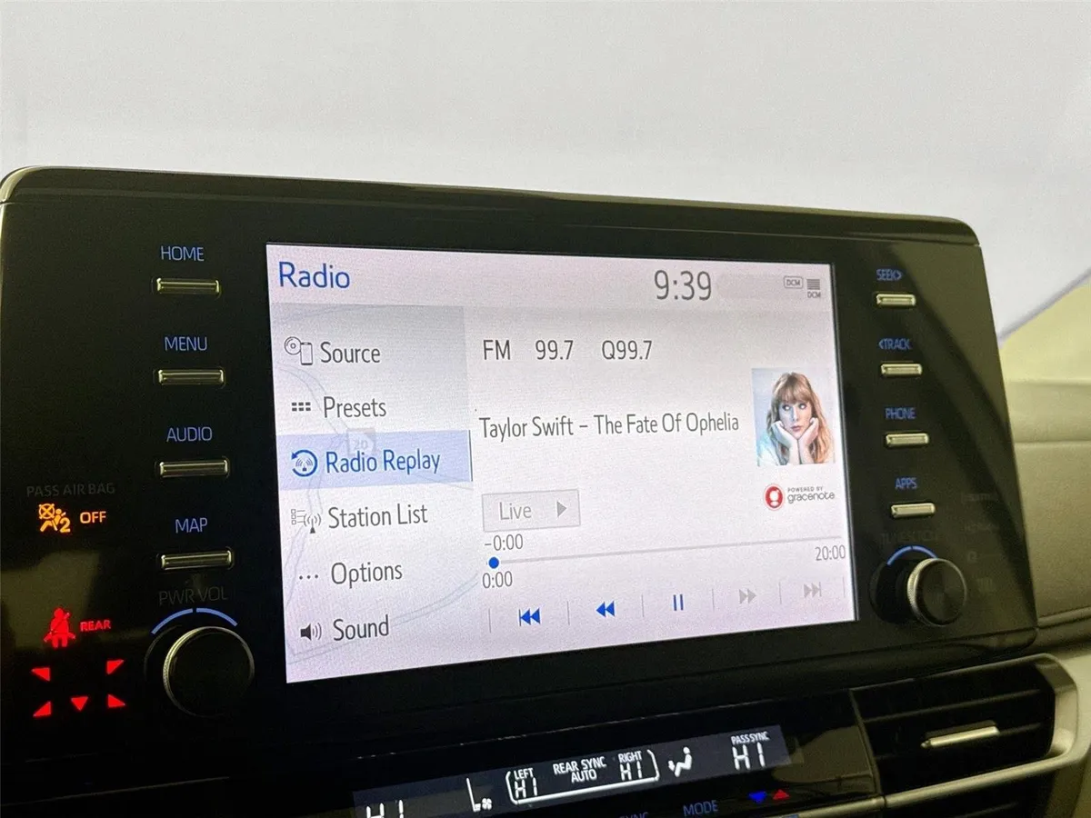 2023 Toyota Sienna Limited thumbnail 25