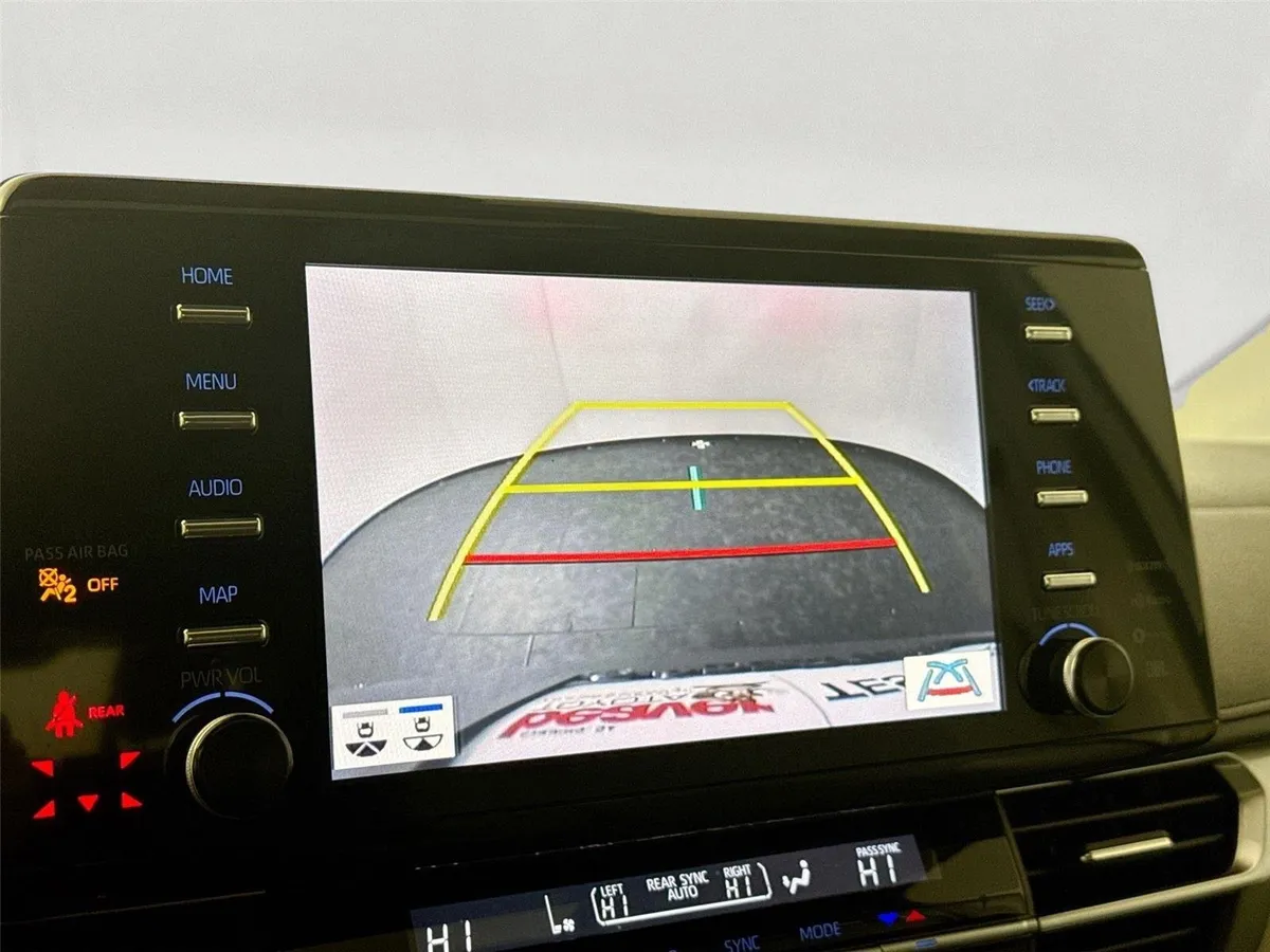 2023 Toyota Sienna Limited thumbnail 26