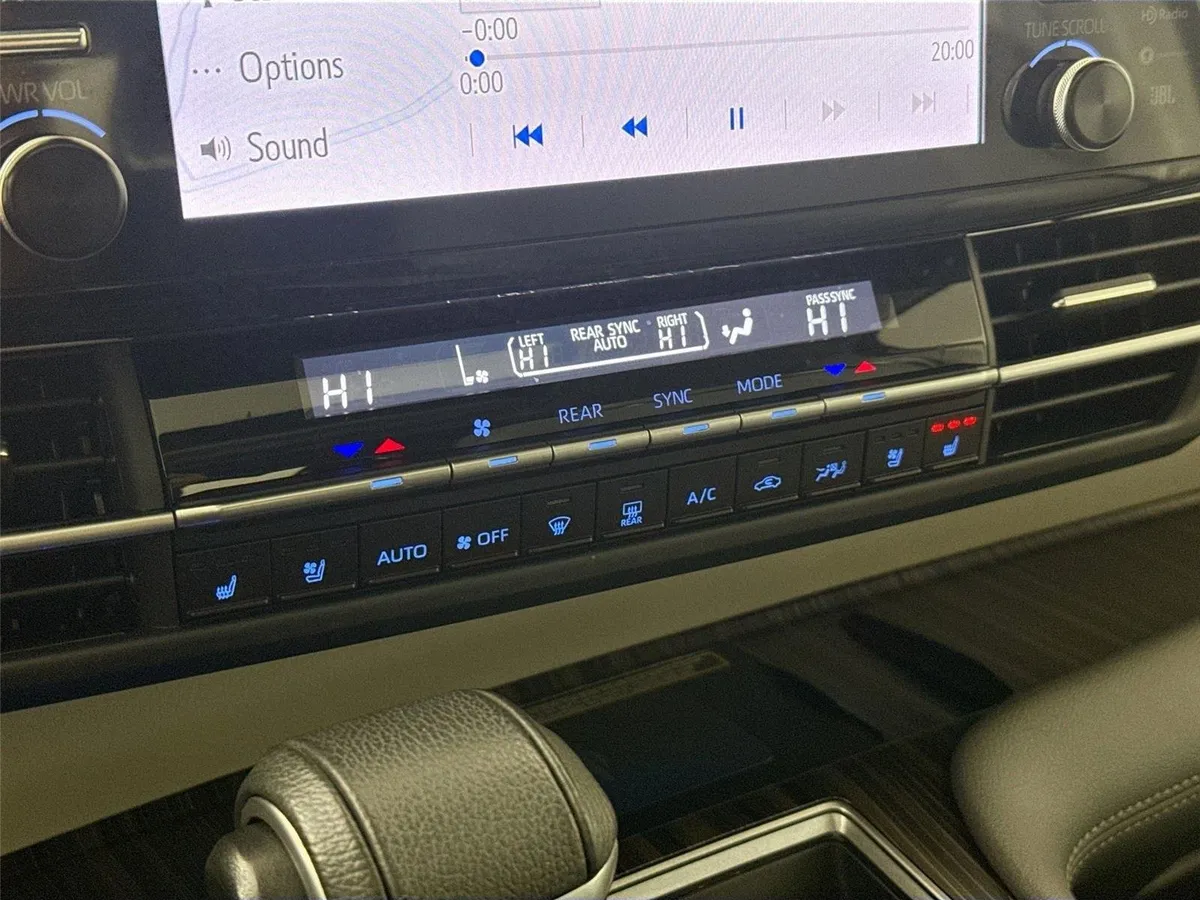 2023 Toyota Sienna Limited thumbnail 27