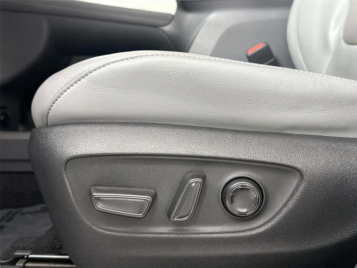 2023 Toyota Sienna Limited thumbnail 31