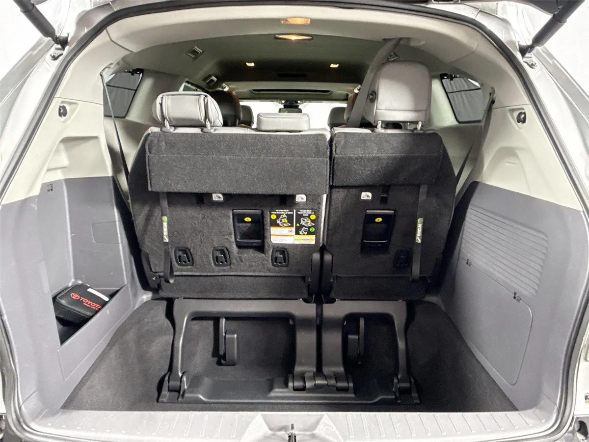 2023 Toyota Sienna Limited thumbnail 39