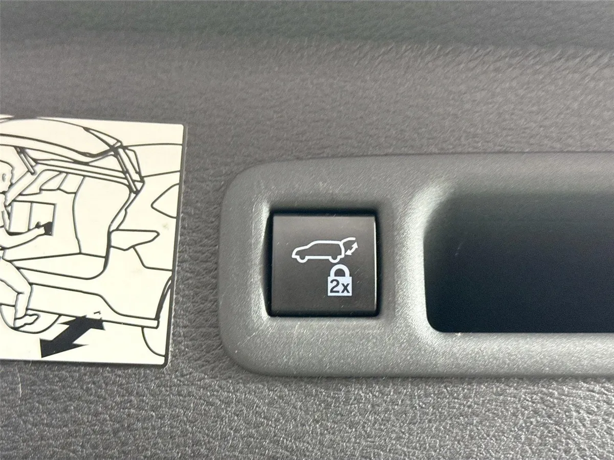 2023 Toyota Sienna Limited thumbnail 40