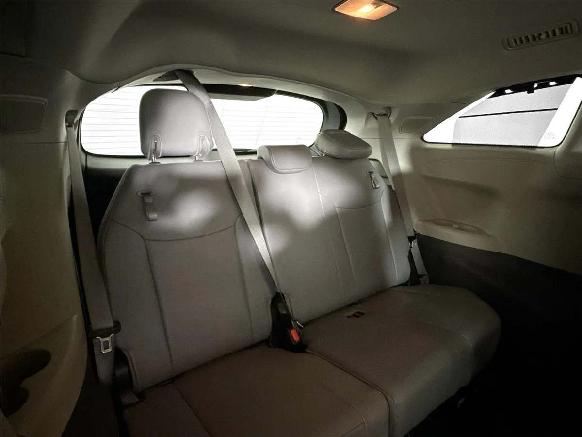 2023 Toyota Sienna Limited thumbnail 41