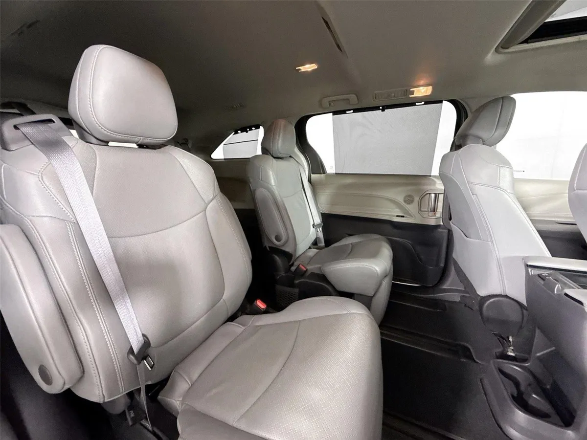 2023 Toyota Sienna Limited thumbnail 42