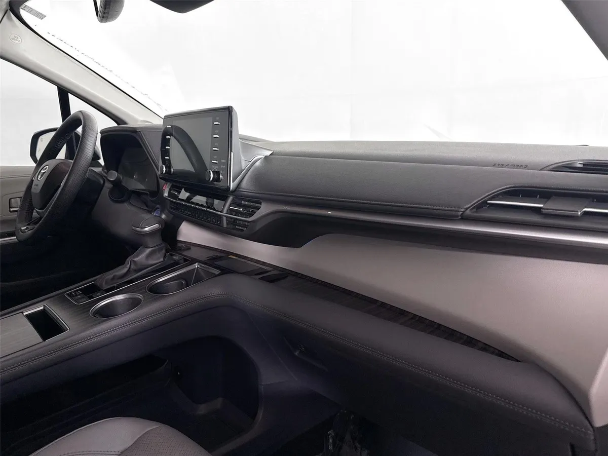 2023 Toyota Sienna Limited thumbnail 44
