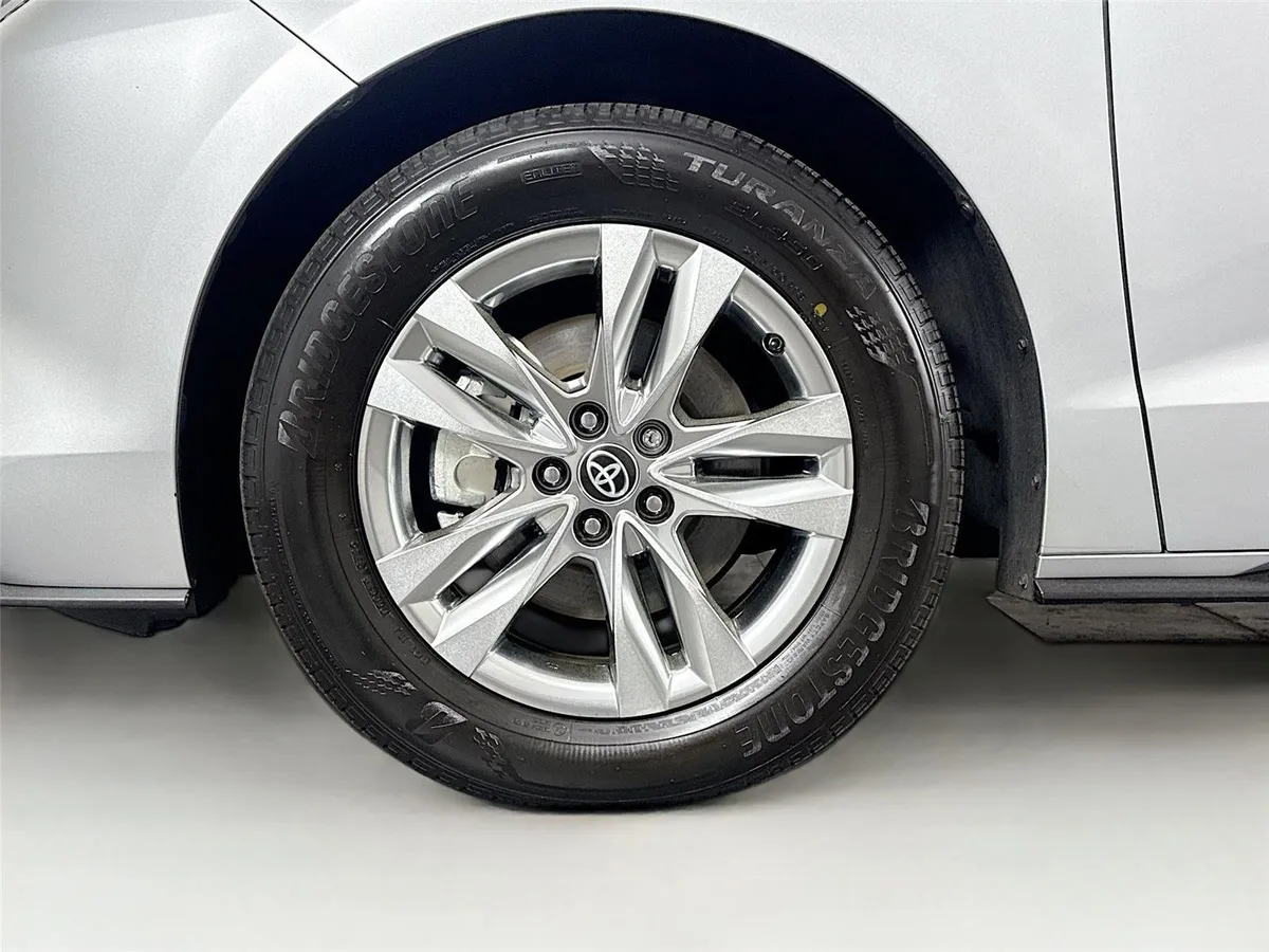 2023 Toyota Sienna Limited thumbnail 46