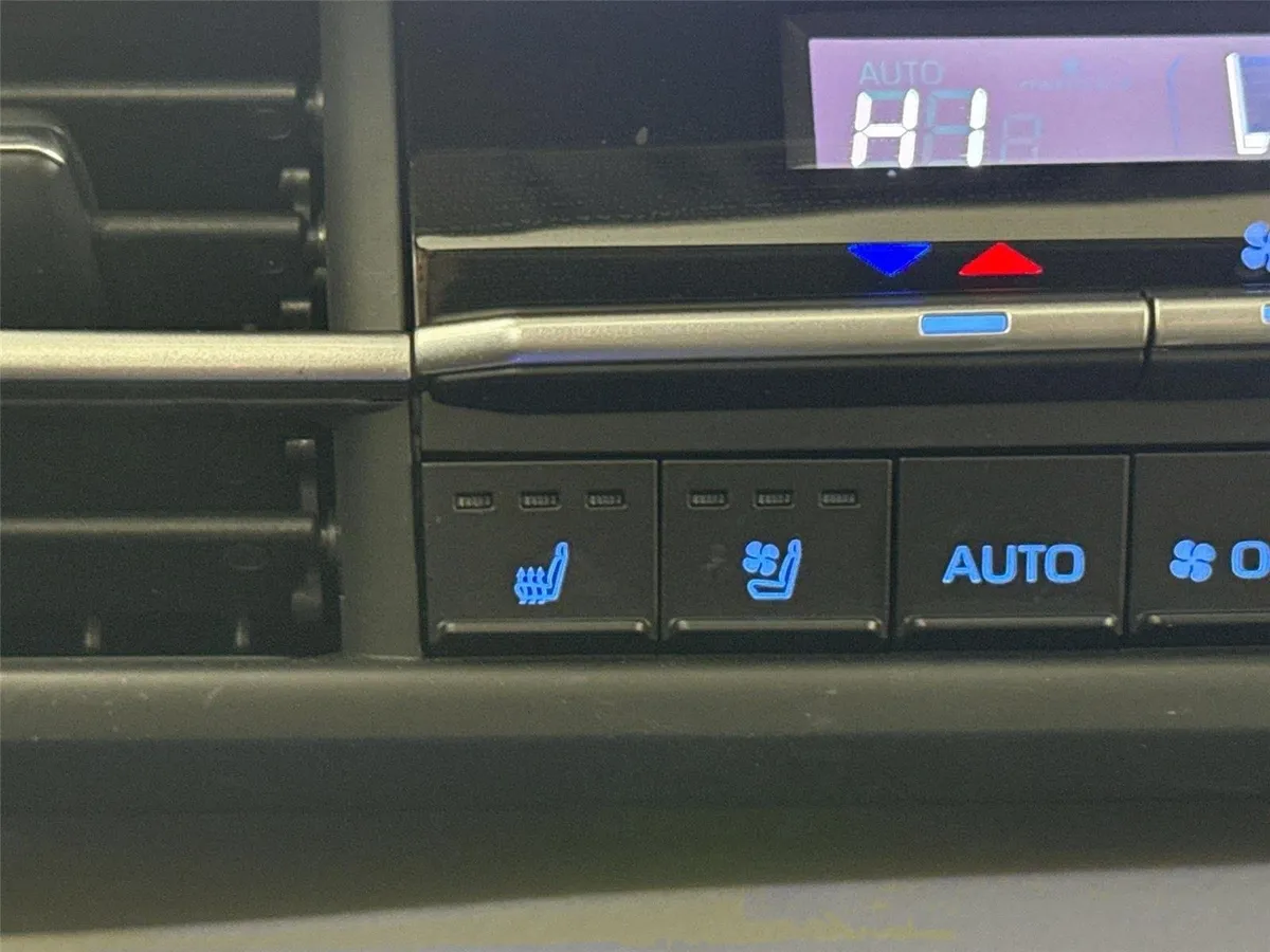 2023 Toyota Sienna Limited thumbnail 8