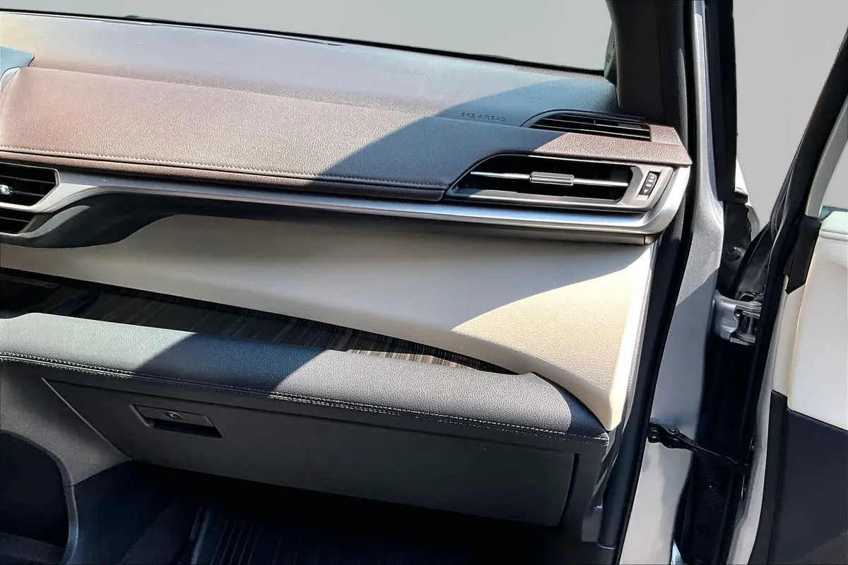 2023 Toyota Sienna Platinum thumbnail 19