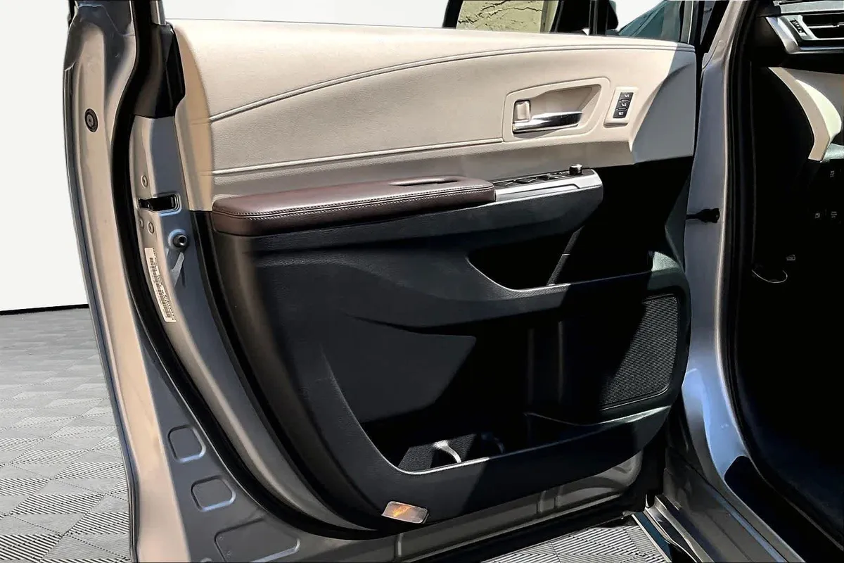 2023 Toyota Sienna Platinum thumbnail 22
