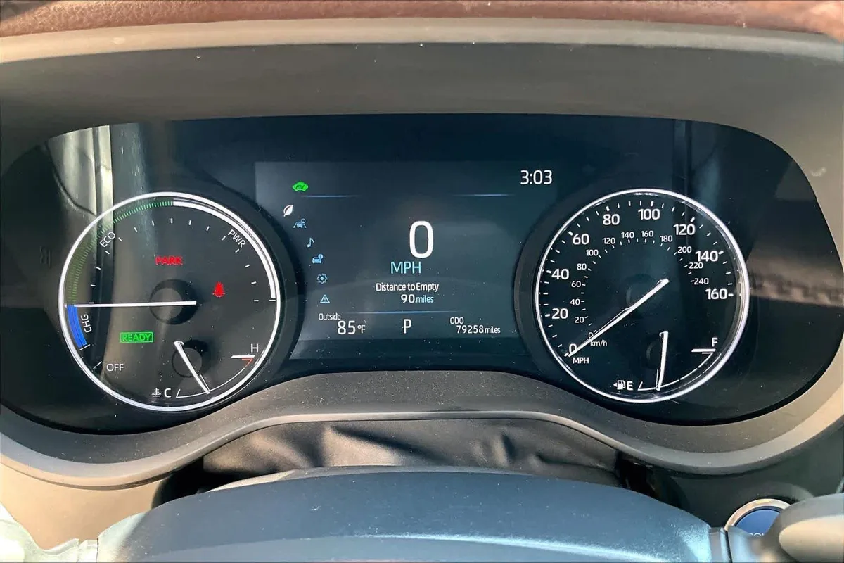 2023 Toyota Sienna Platinum thumbnail 26